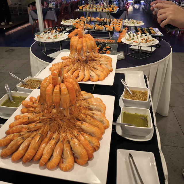 Ocean sky pattaya เรือสำราญสุดอลังการ