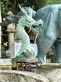 【長崎県】石塀に囲まれた神社