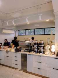 Hidden Lab  คาเฟ่ไม่ลับ ริมทะเลบางแสน