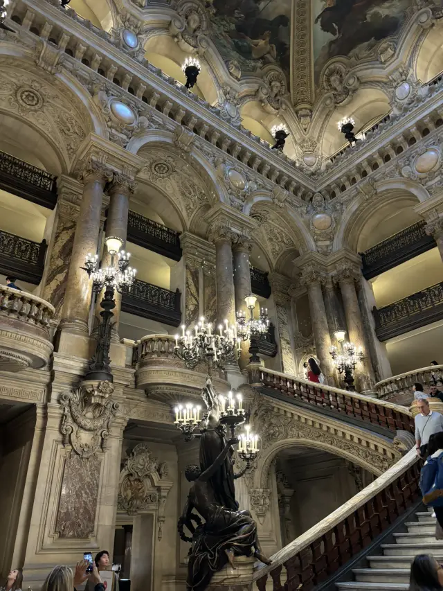 來到巴黎必訪的極致華麗歌劇院