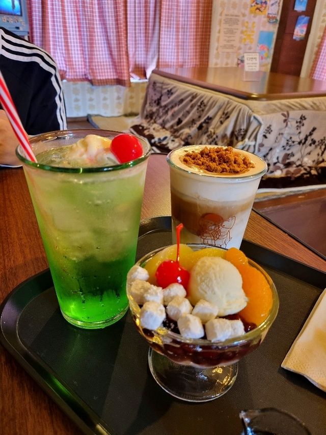 일본 풍의 다다미와 피규어들~! 인테리어 맛집 카페☕️