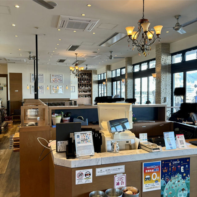 【兵庫・神戸】神戸港と牡蠣料理のマリアージュ「The Oyster Bar KOBE」