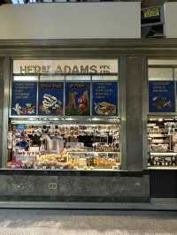 Get food in Queen Victoria Market 