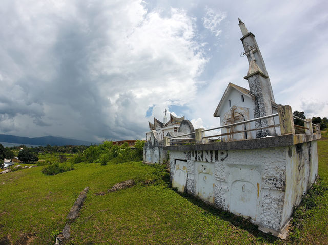 Crazy burial rites at Lake Toba