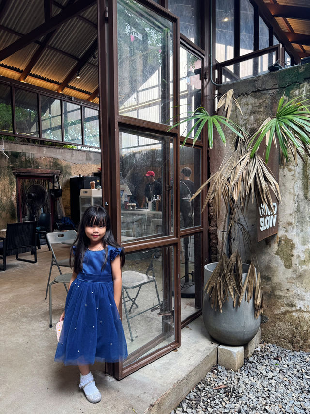 GOOD SLOW CAFE พักผ่อนที่คาเฟ่ในวันหยุด