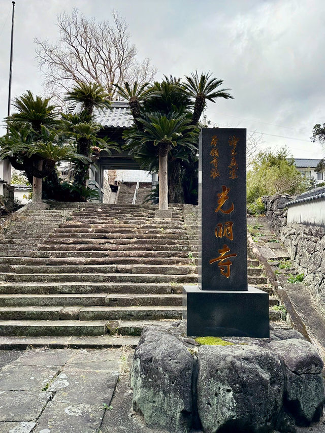 【寺院と教会の見える風景】