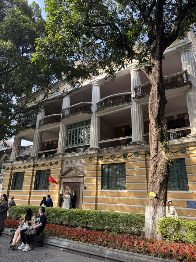 A charming island in the city 