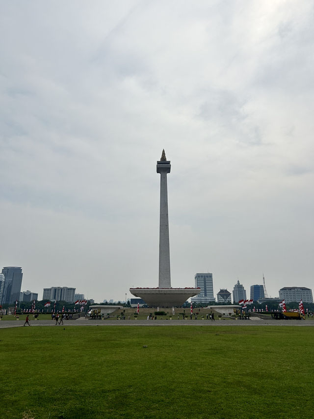 영원히 불타는 황금불꽃 모나스🇮🇩