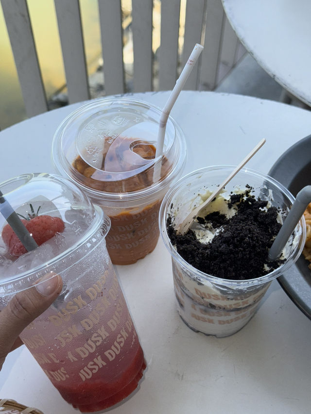 Dusk Cafe คาเฟ่ริมแม่น้ำสายบุรี