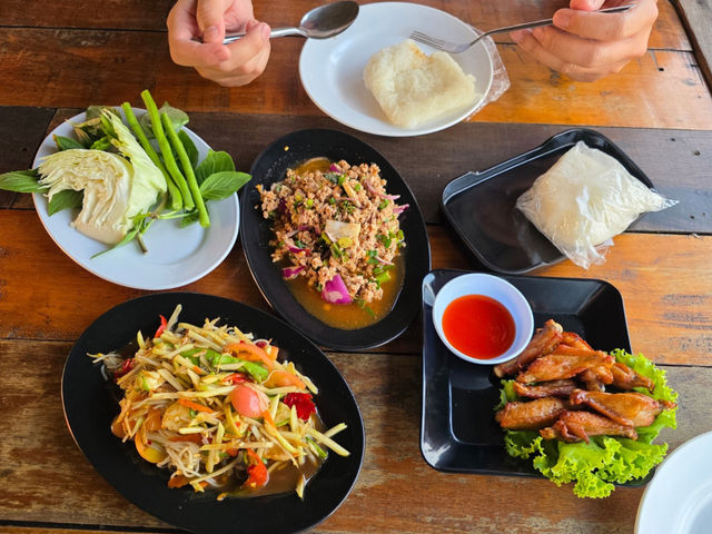 ลาบแซ่บ บรรยากาศชิลล์ ที่นี่อยู่ในนนทบุรีจ้ะ🌶️