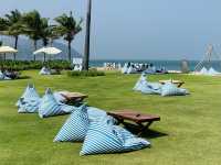 Eureka Beach Cafe Huahin พักผ่อนสุดชิลในรถบ้านริมเ