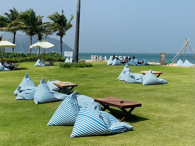 Eureka Beach Cafe Huahin พักผ่อนสุดชิลในรถบ้านริมเ