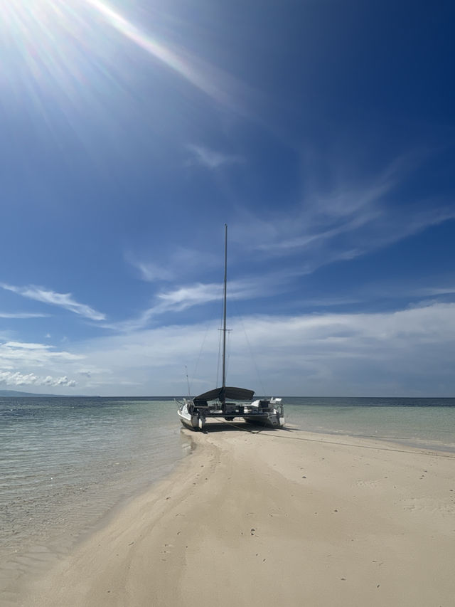 A White Sand Escape at Walakiri Beach—With Beautiful Treasures To Look At! 🏖️🐚