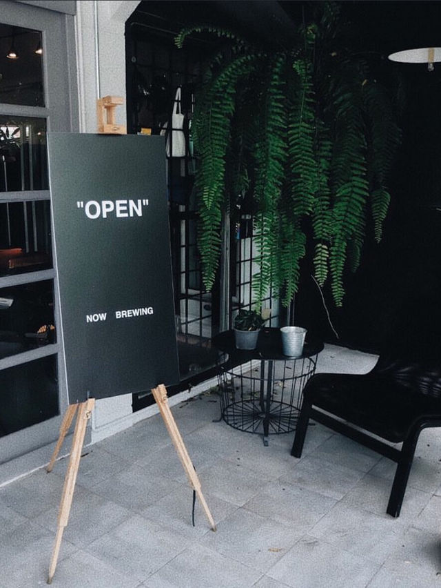 Mitte Coffee cafe & friends : คาเฟ่โทนเข้ม นนทบุรี