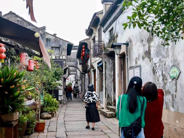 Pagoda Street: The Heart of Zhenze Ancient Town