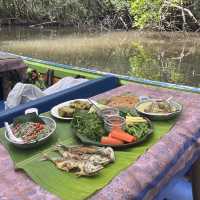 Barahom Barzaar ล่องเรือกอและ 