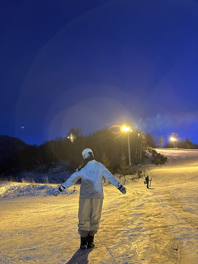 🌟 **手稻滑雪場：第一次滑雪的勇敢挑戰** 🌟