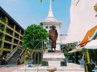 泰國曼谷市中心著名地標性寺廟景點：印卓威漢寺，十四世紀古跡寺廟，32米高金色雕像，適合打卡拍照📸冥想