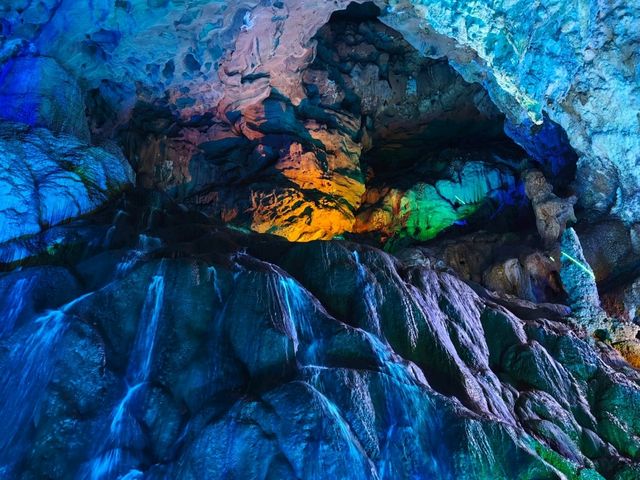 清遠連州地下河，遊地下河看地下溶洞