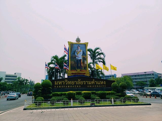 泰國曼谷湄南河畔大學校園百年歷史體育場一日遊行程，適合親子遊，適合打卡拍照📸