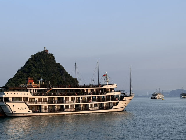 下龍灣夢幻海上之旅Milalux Cruises