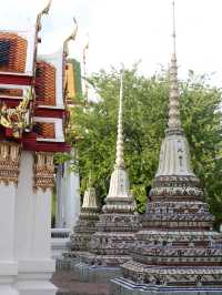 Wat Pho: A Blend of Grandeur and Familiarity