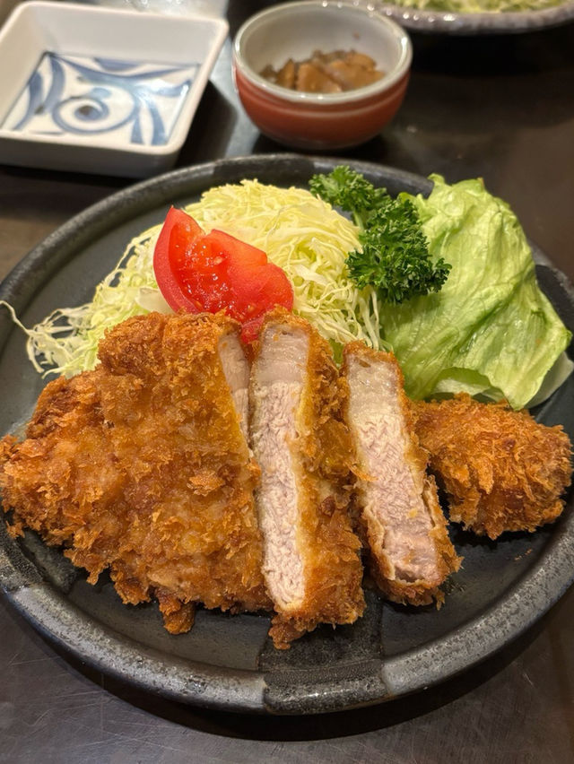 [돈카츠 니이무라 본점] 새벽 6시까지! 신주쿠 카부키쵸에서 60년된 두툼하고 바삭한 돈카츠 가게🐷