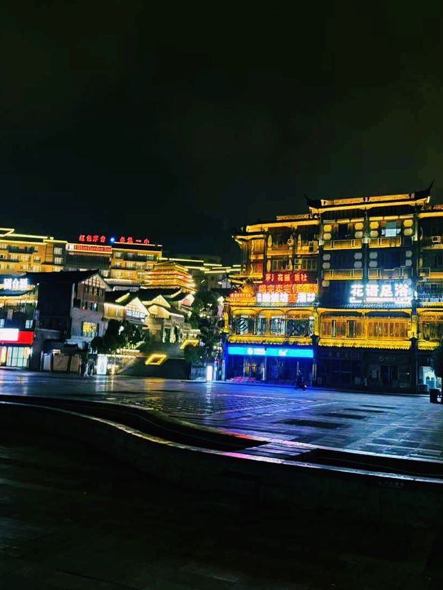 中國貴州遵義市著名景點：茅台渡口紀念碑，適合打卡拍照。