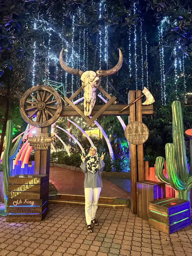 a quick hangout with friends at Sunway Lagoon Night Park