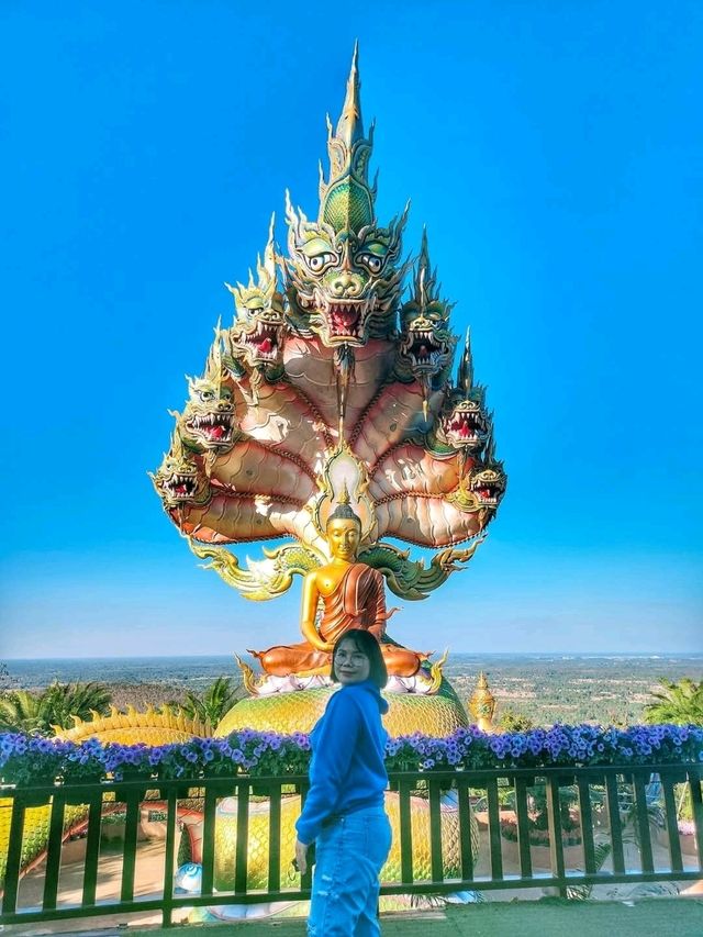 วัดถ้ำผาแด่น สกลนคร