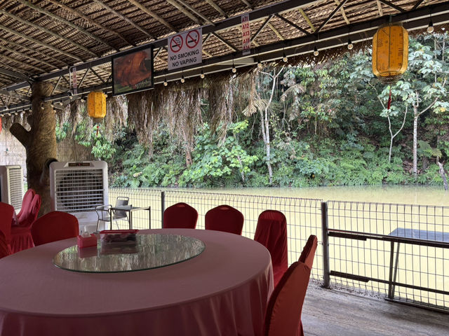 Veg Fish Farm Thai Restaurant, Lakeside Dining Experience in Hulu Langat