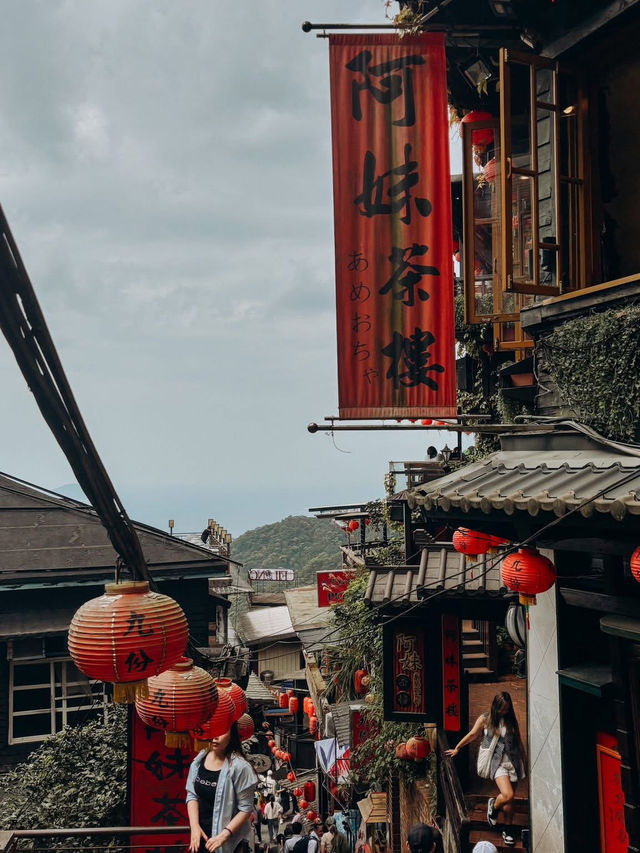 “Alishan Cherry Blossoms: A Mountain Wonderland in Full Bloom”