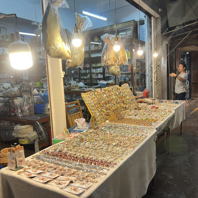 ตลาดน้ำอัมพวา