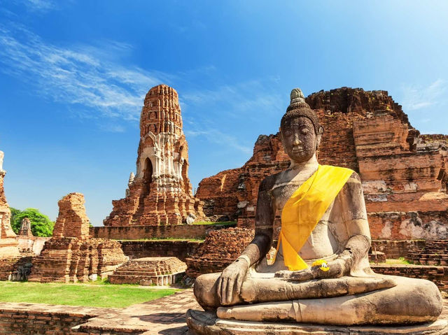 "Ayutthaya in a Day: Bike Temples, Boat Noodles & the Ultimate Sunset Selfie 🚲🌅"