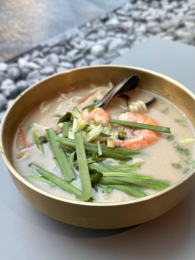 Fountain Views & Korean Soul Food — A Laidback Escape at Pocha! Suntec