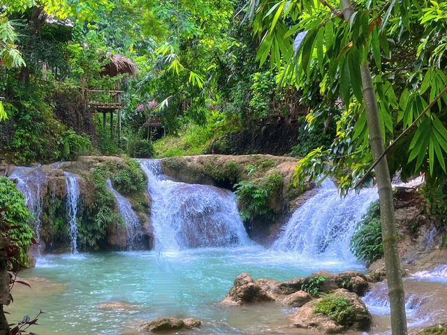 Tắm suối Hoà Bình