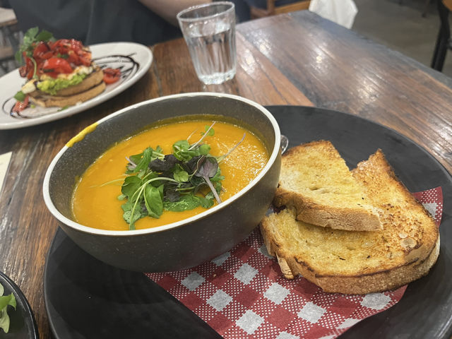 Explore the beauty of Macedon Melbourne during Autumn 