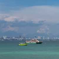 ที่พักริมทะเลสุดมินิมอล ณ เกาะล้าน 