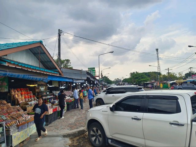 ตลาดไทยสามัคคี วังน้ำเขียว