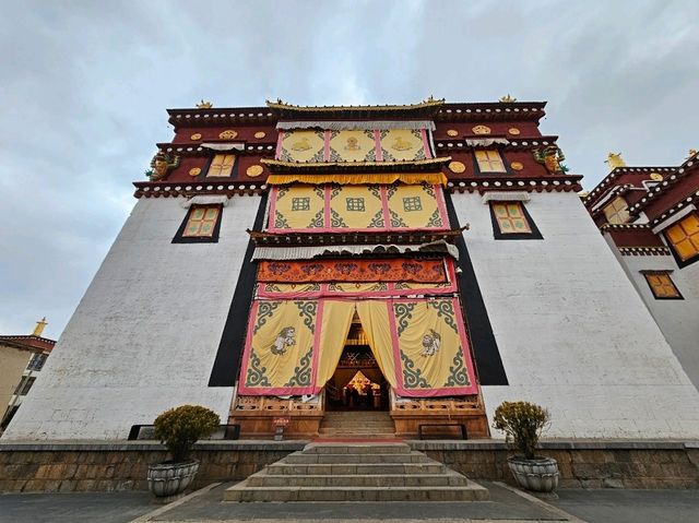 วัดซงจ้านหลิน (GandenSumtseling Monastery)