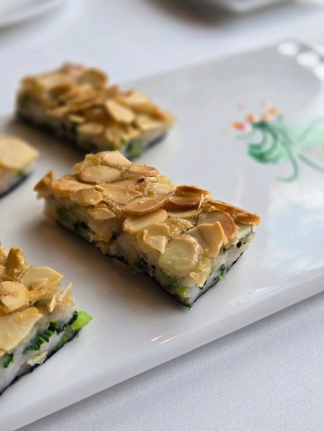 鐵塔下的午餐