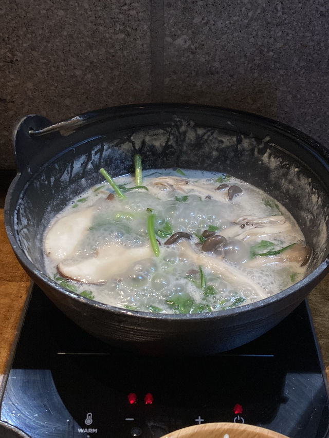 진짜 지인한 사골육수로 맛을 낸 사골칼국수, 보야타