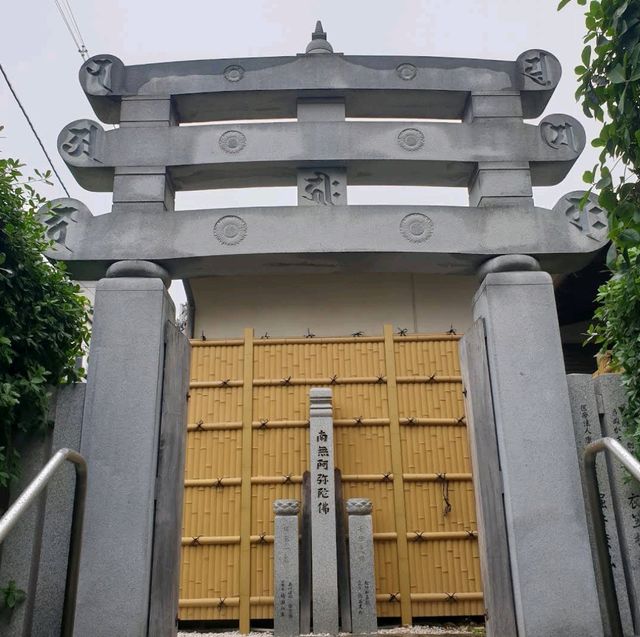 Hozenji Temple