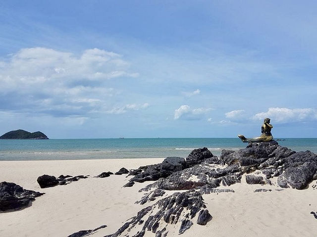 🏖️ Samila Beach: A Backpacker’s Guide to Songkhla’s Golden Sands & Mermaid Magic!