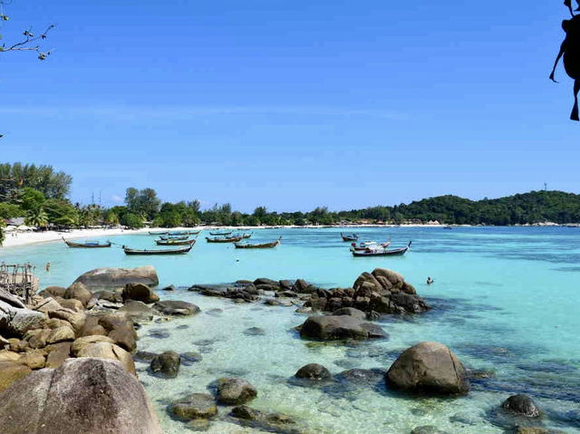 🏝️ Koh Lipe: A Backpacker’s Guide to Thailand’s Mini-Maldives!  