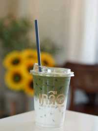 คาเฟ่เล็กๆริมถนนข้างในวิวดีมาก