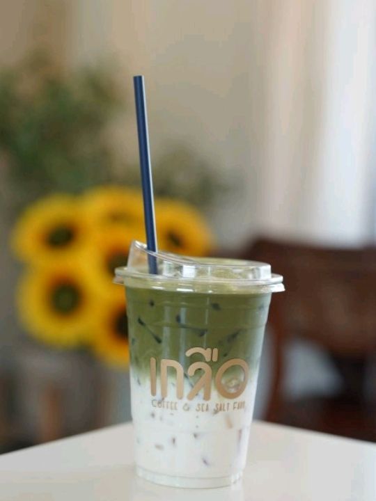 คาเฟ่เล็กๆริมถนนข้างในวิวดีมาก