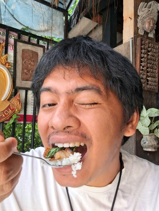 อร่อยบอกต่อ บ้านสีอิฐิ อาหารตามสั่งย่าน มข. 