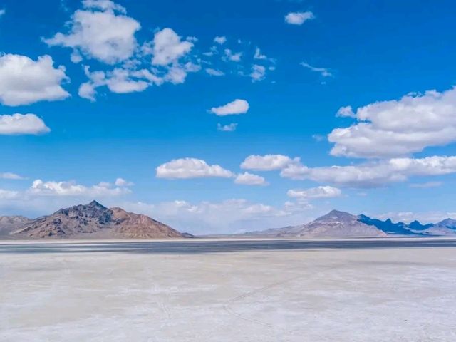 Bonneville Salt Flats – Nature’s Mirror in the Utah Desert