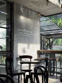 Cozy coffee in Surabaya woody vibes 